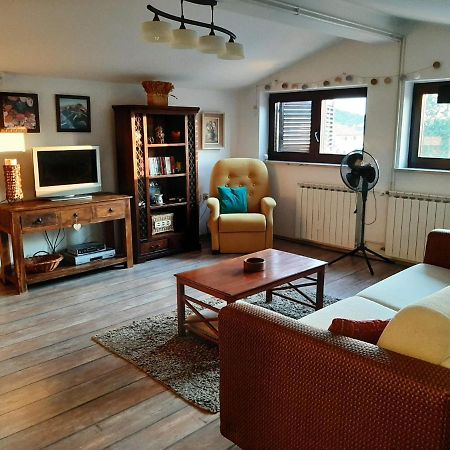 Nice, Cosy Studio Apartment With Shared Outdoor Pool Banjole Bagian luar foto