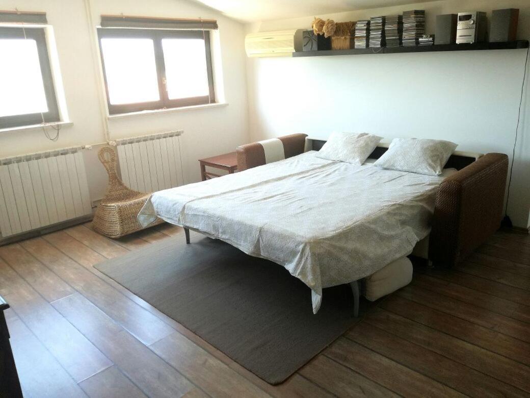 Nice, Cosy Studio Apartment With Shared Outdoor Pool Banjole Bagian luar foto
