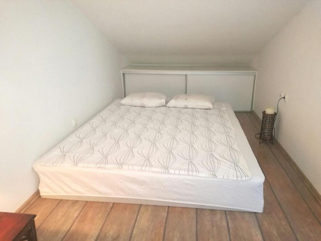 Nice, Cosy Studio Apartment With Shared Outdoor Pool Banjole Bagian luar foto