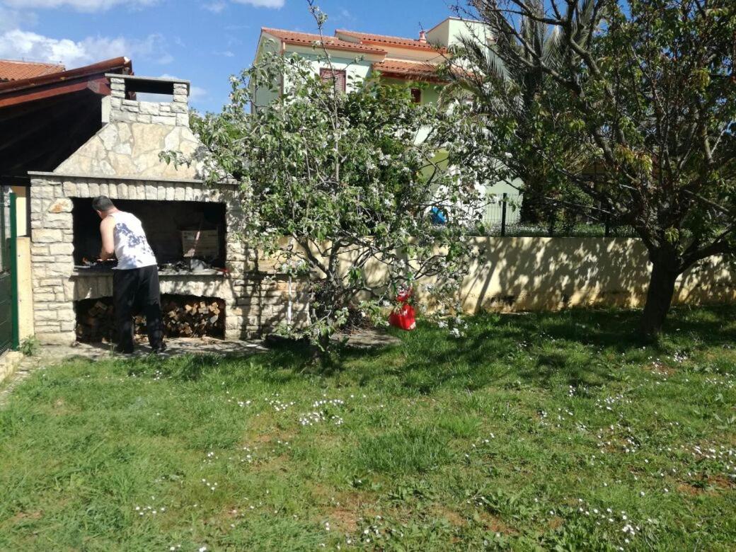 Nice, Cosy Studio Apartment With Shared Outdoor Pool Banjole Bagian luar foto