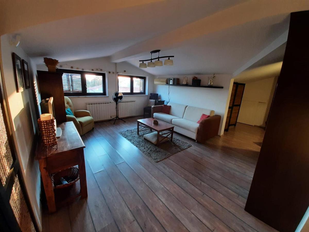 Nice, Cosy Studio Apartment With Shared Outdoor Pool Banjole Bagian luar foto