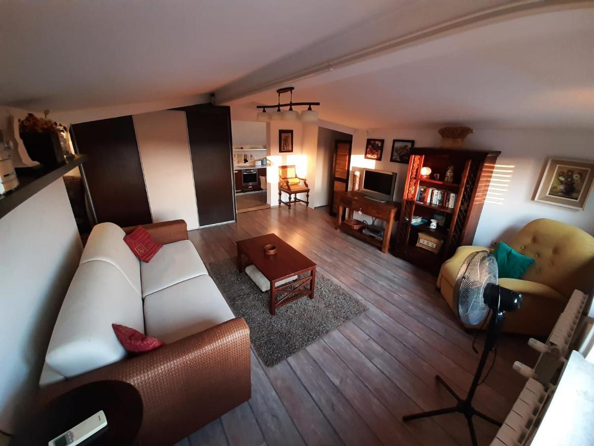 Nice, Cosy Studio Apartment With Shared Outdoor Pool Banjole Bagian luar foto